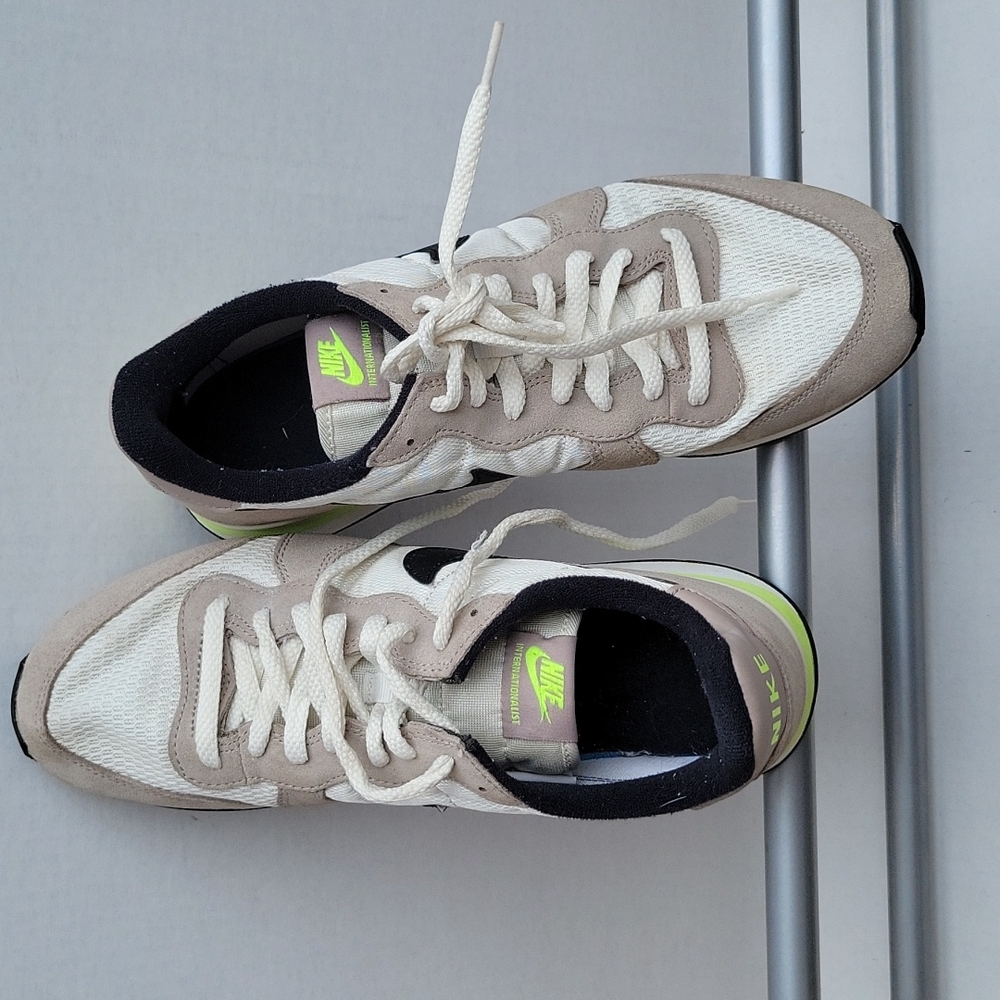 NIKE INTERNATIONALIST SNEAKERS  US SIZE 10 - Picture 5 of 9